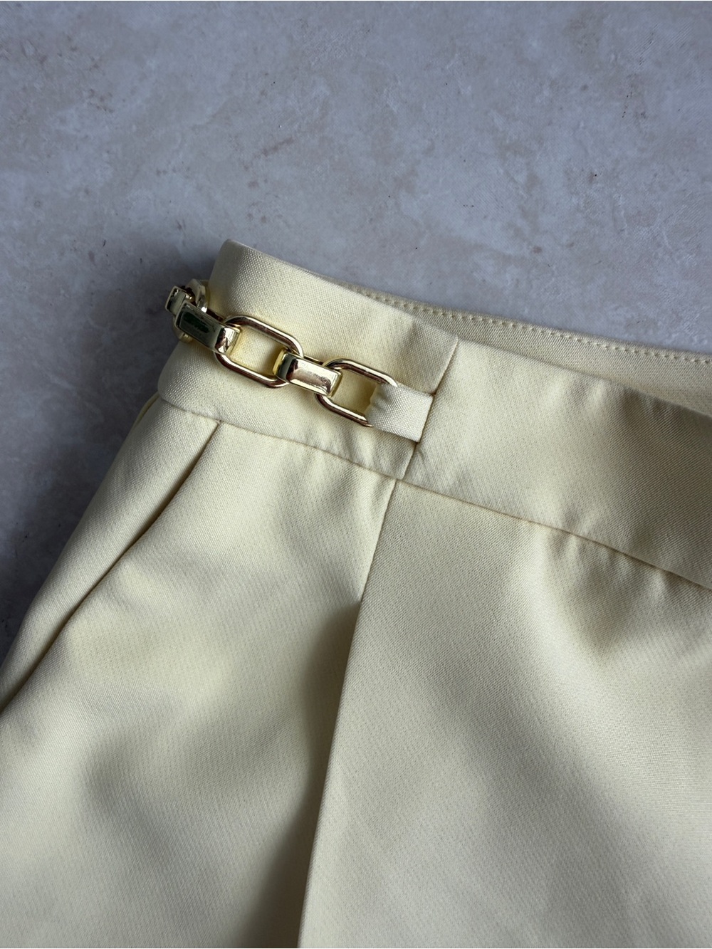 Generation Love Butter Yellow Pleated Shorts with Gold Chain Detail - Size 2 - Picture 5 of 7